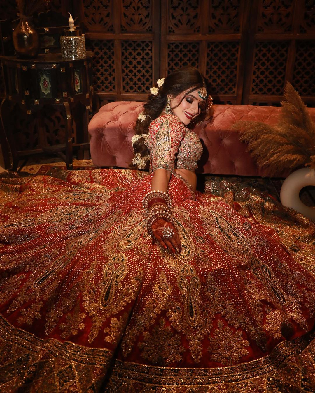 TRADITIONAL INDIAN BRIDAL LEHENGA CHOLI WITH EMBELLISHMENT - DN-1677