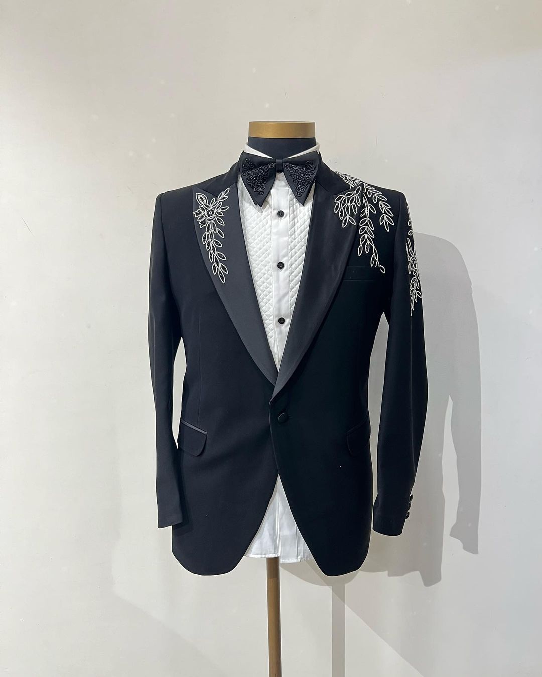 Black Designer Partywear Tuxedo Suit with Embroidery Bespoke made to order - DN-1250