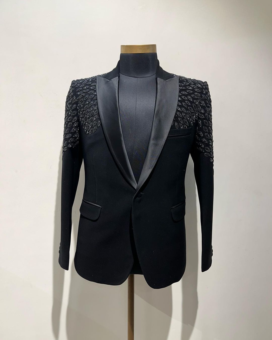 Black Designer Partywear Tuxedo Suit with Embroidery Bespoke - DN-1260
