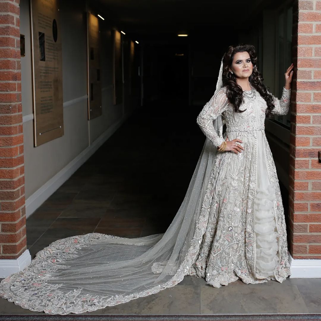 Golden Long Trail Wedding Gown with Embellished Embroidery - DN-1997