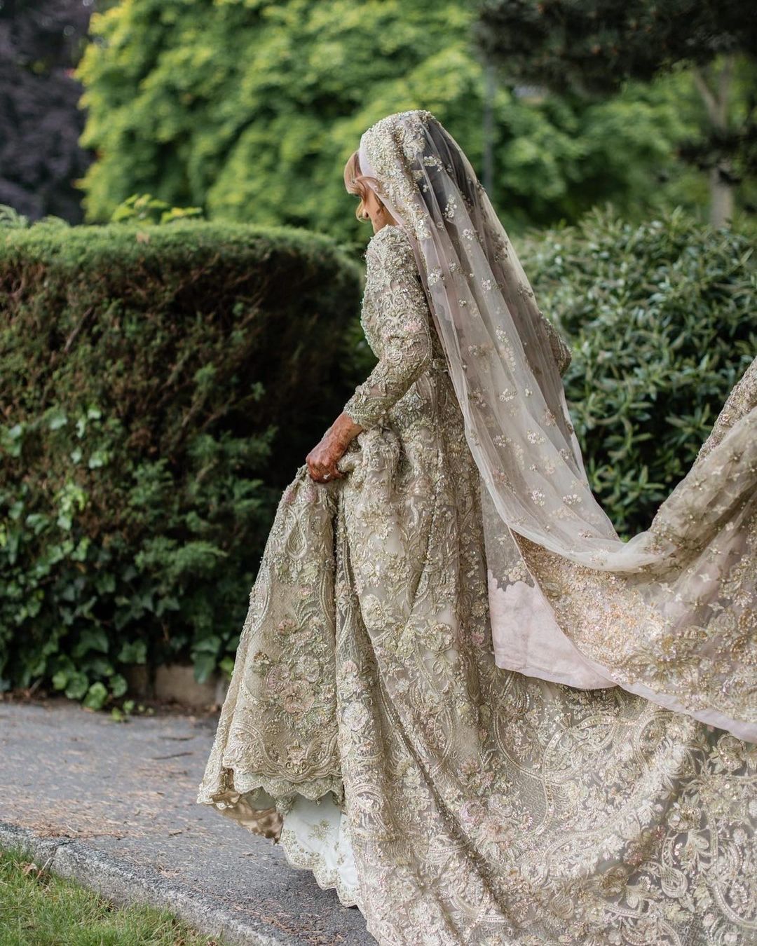IVORY  WEDDING LONG TRAIL BRIDAL LEHENGA WITH LONG TRAIL - DN-1892