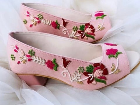 women and girls Baby pink party wear mid heels sandal with beautiful embroidery - DN-2063